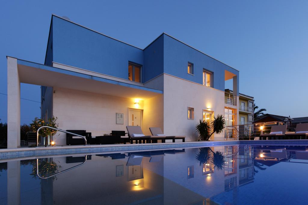 Villa Mermaid Your Croatian Haven With Luxury Pool And Scenic Views Podstrana Quarto foto