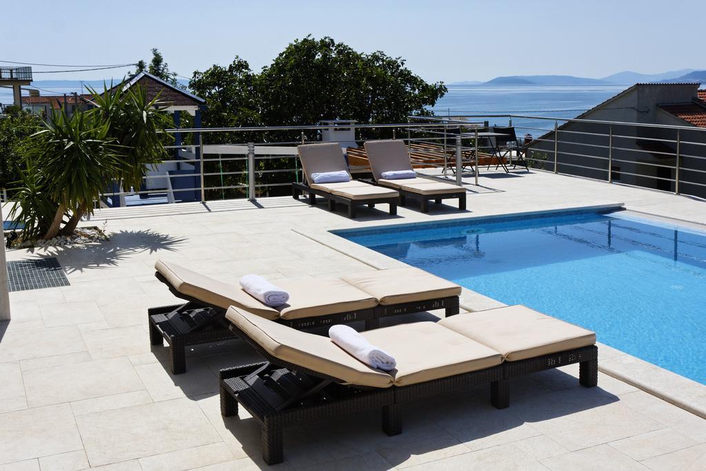 Villa Mermaid Your Croatian Haven With Luxury Pool And Scenic Views Podstrana Quarto foto